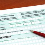 Einkommensteuererklärungsformular_Slider_300x300 Deutsches Formular zur Einkommensteuererklaerung / German tax form in front of a white background