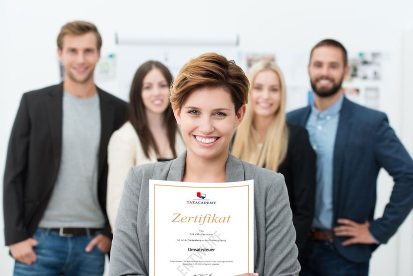 Frau mit Zertifikat