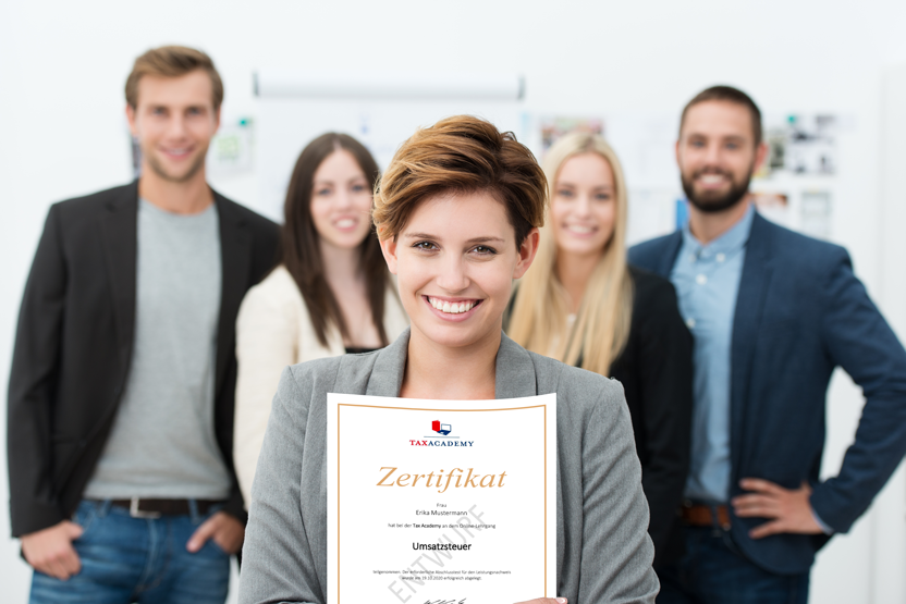 Frau mit Zertifikat